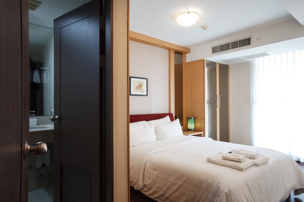3A - 2 Bedroom Downtown Apartment With Shared Pool, Room, photo 2