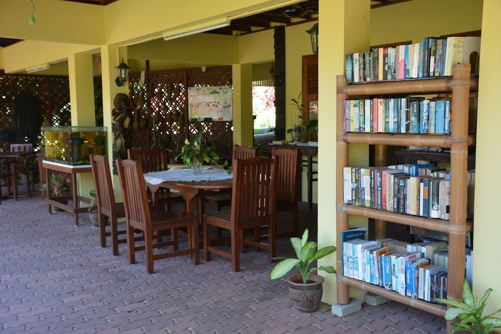 Sunset Valley, Interior entrance, photo 4
