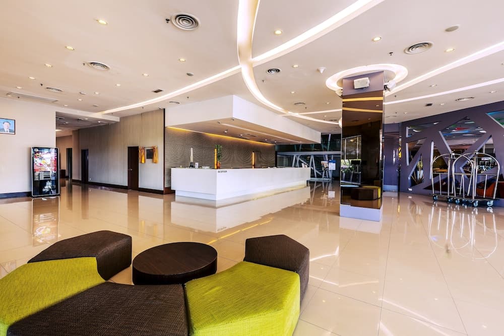 Ixora Hotel, Lobby sitting area, photo 5