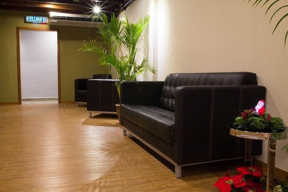 Apollo Inn - Hostel, Lobby sitting area, photo 4