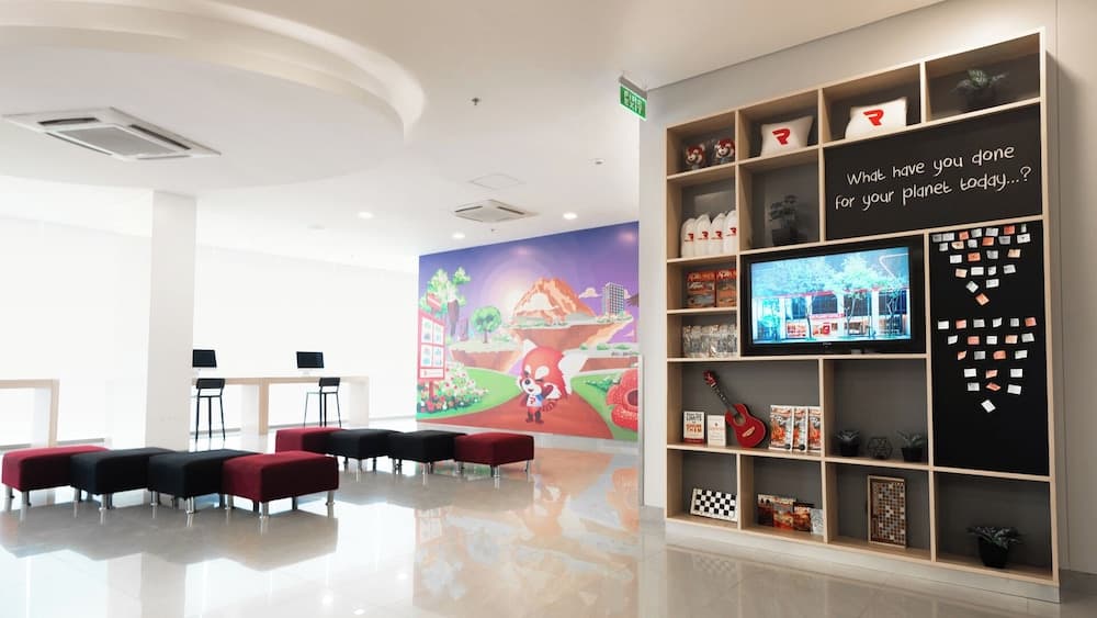 Red Planet Davao, Lobby sitting area, photo 5