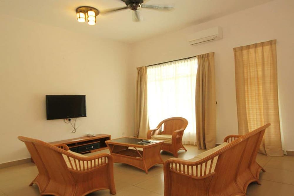 Sunflower House, Lobby sitting area, photo 3