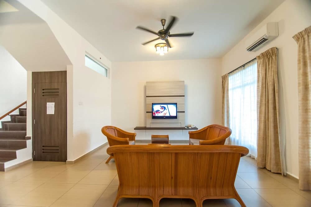 Sunflower House, Lobby sitting area, photo 5