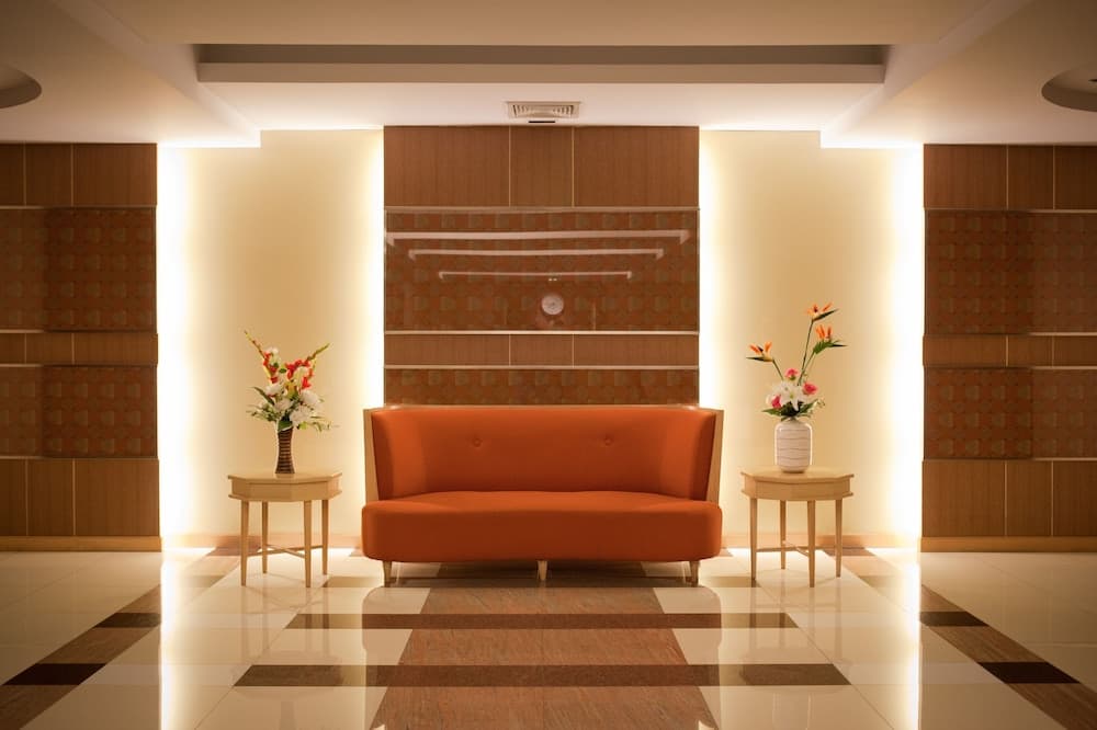 The Mercer Sukhumvit 4, Lobby sitting area, photo 3