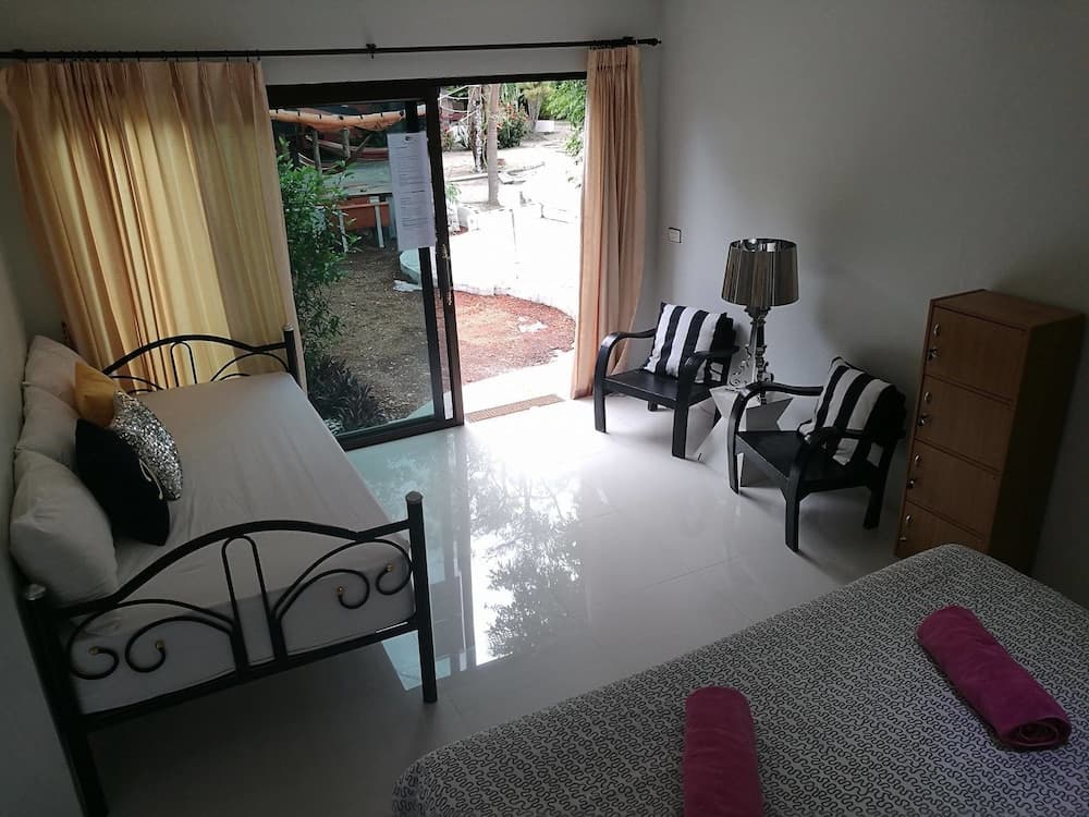 The Magic Wave, Room, photo 2