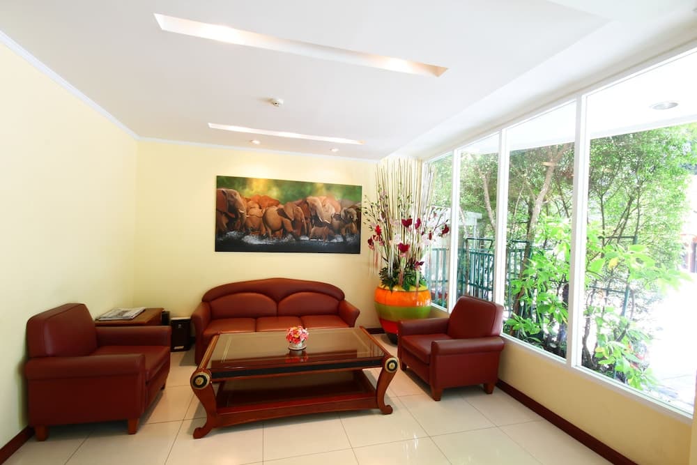 Calypzo Bangkok, Lobby sitting area, photo 3