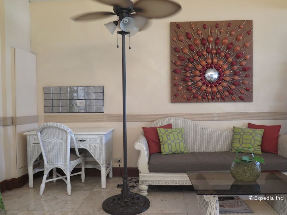 Vacation Hotel Cebu, Lobby sitting area, photo 2