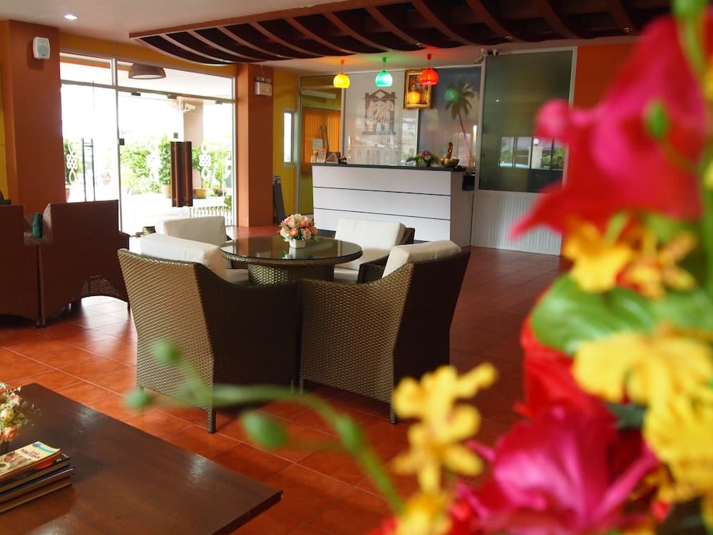 The Right Resort, Reception, photo 2