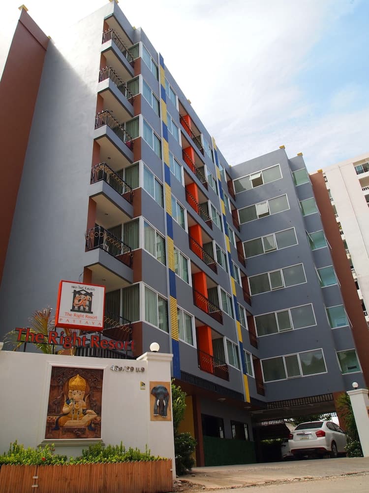 The Right Resort, Primary image, photo 1