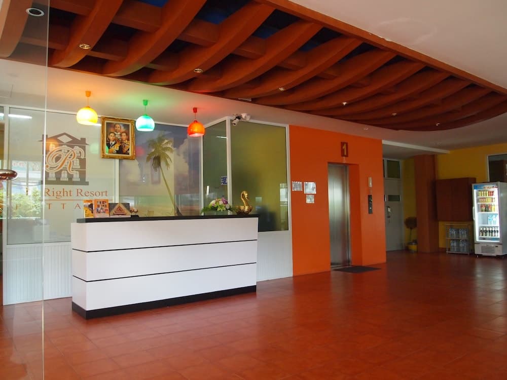 The Right Resort, Reception, photo 3