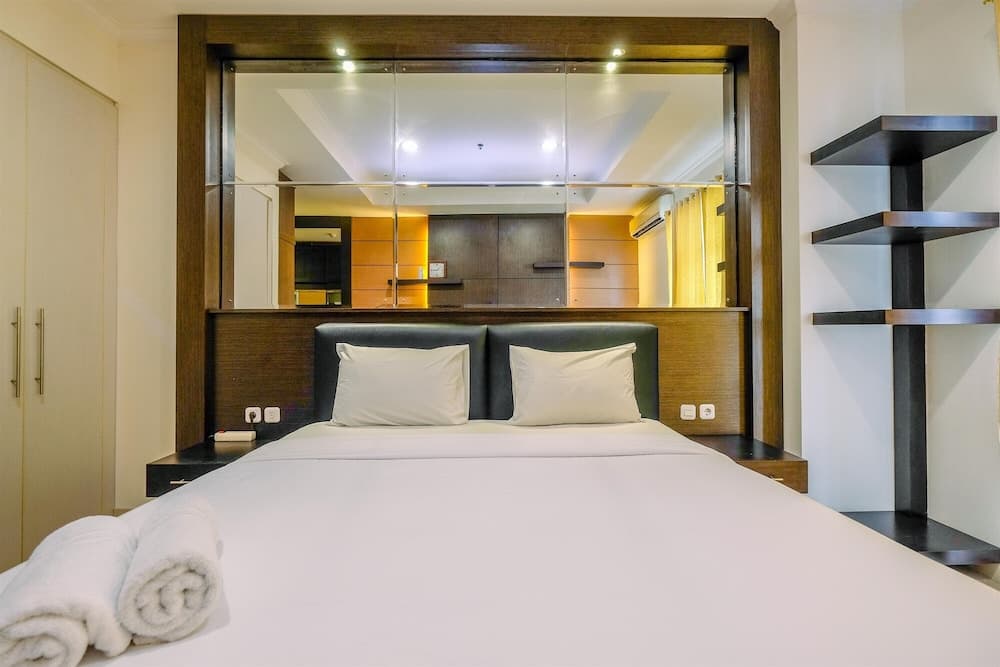 Fancy And Classic Studio Room At Bellezza Apartment, Room, photo 1