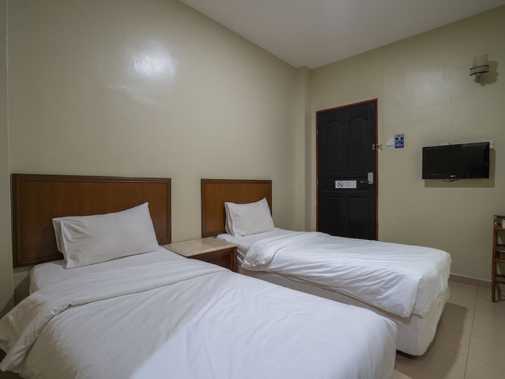 OYO 90585 D Pearl Hotel, Room, photo 4