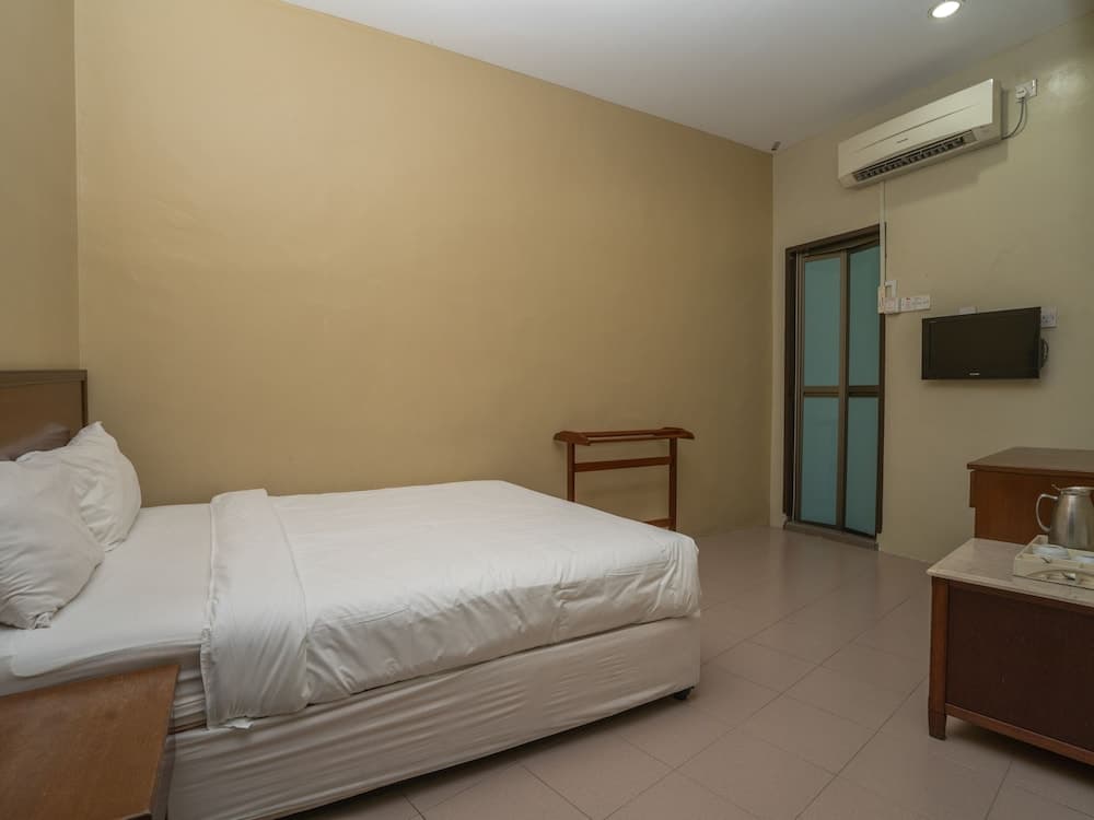 OYO 90585 D Pearl Hotel, Room, photo 3