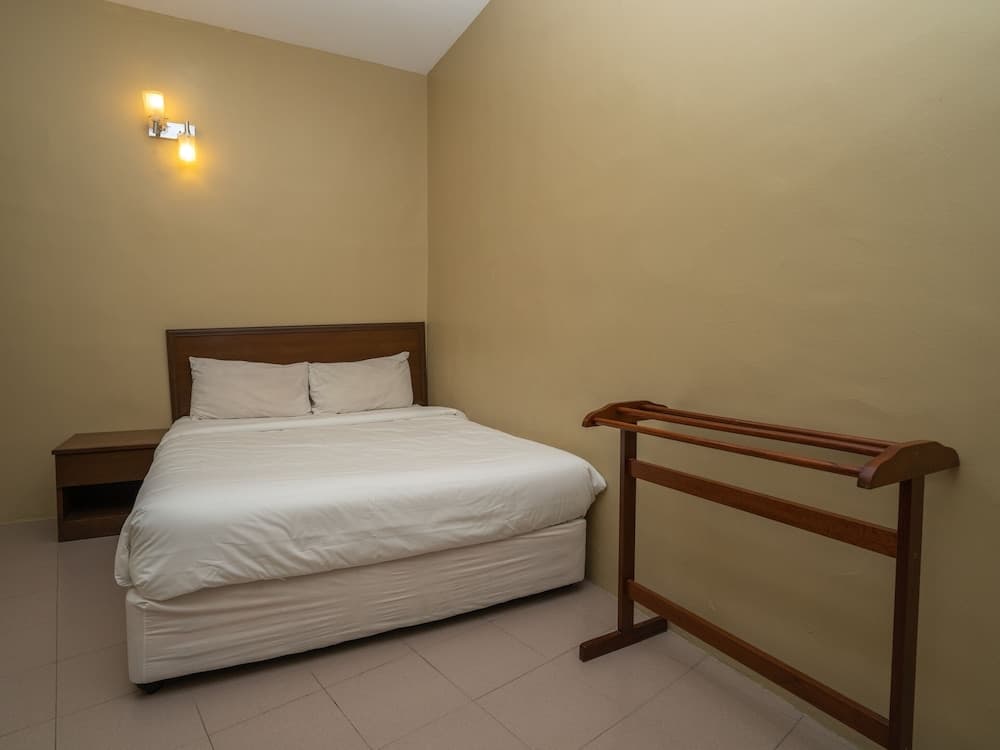 OYO 90585 D Pearl Hotel, Primary image, photo 1