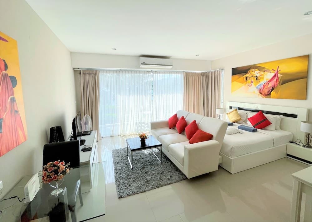 Chic Condo apartment by Lofty, Room, photo 2