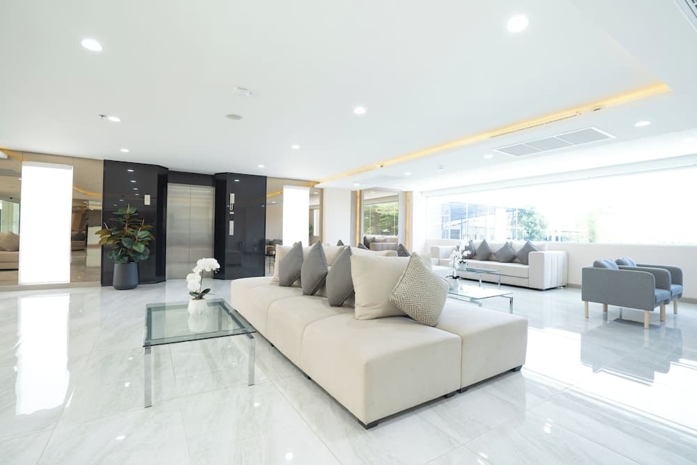 Oriole Residence, Reception, photo 3