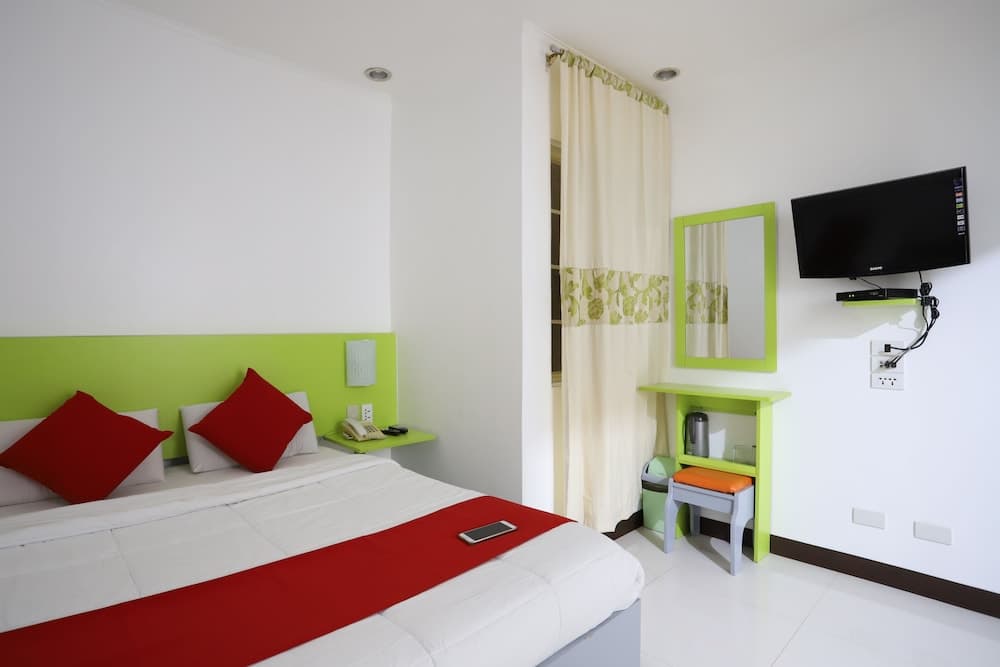 OYO 210 Apple Tree Suites, Room, photo 5