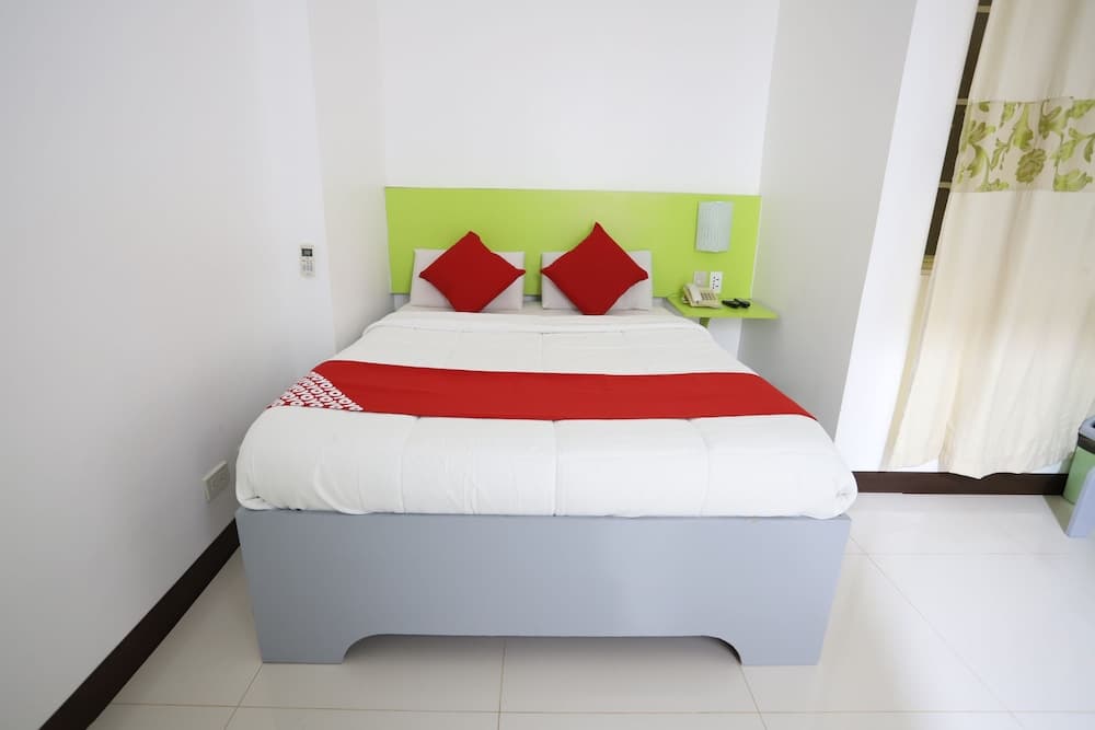 OYO 210 Apple Tree Suites, Room, photo 4