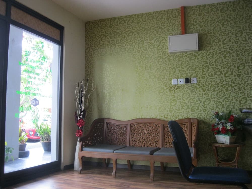 1 Baron Motel, Lobby sitting area, photo 5