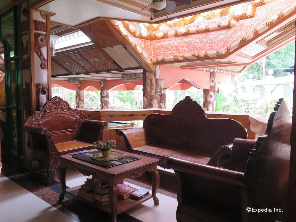 Big Creek Mansion, Lobby sitting area, photo 4