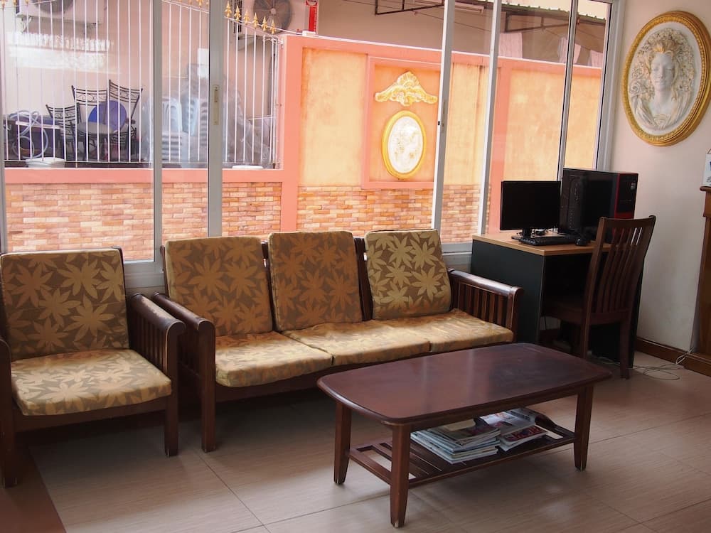 Navin Mansion 3, Lobby sitting area, photo 3