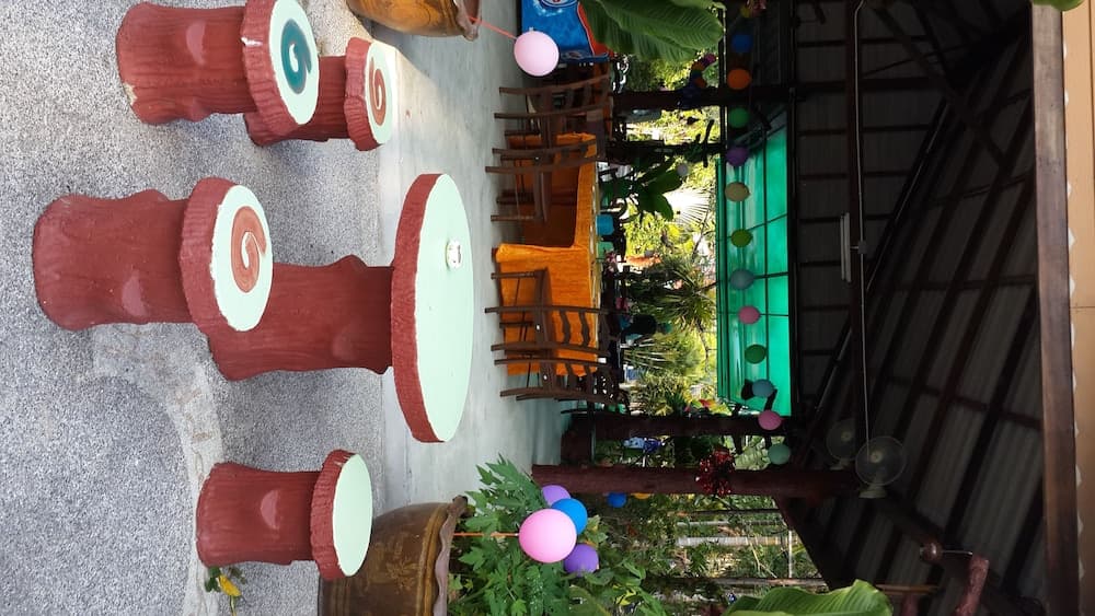 Ladda Resort, Lobby sitting area, photo 3