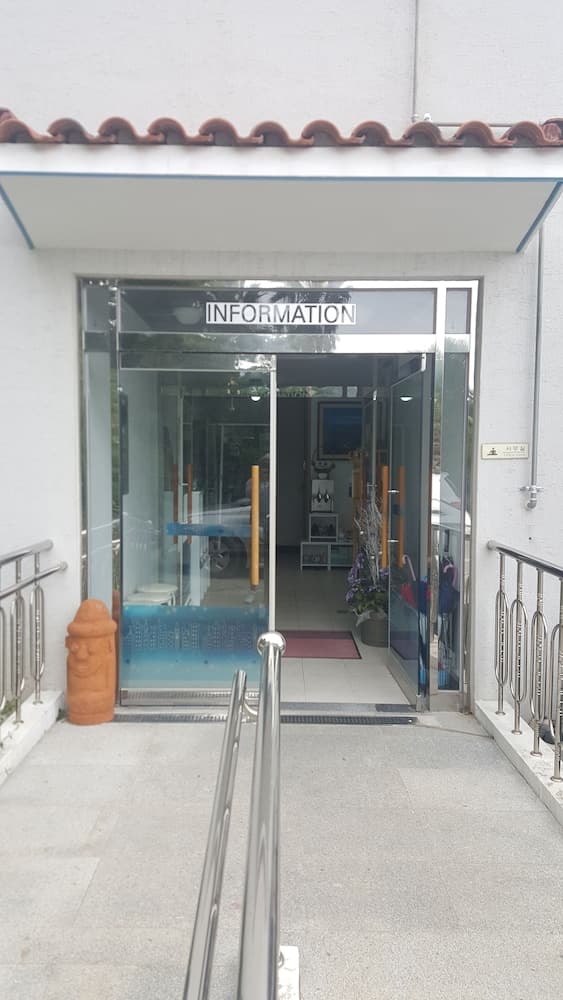 Dreaming Forest, Interior entrance, photo 2