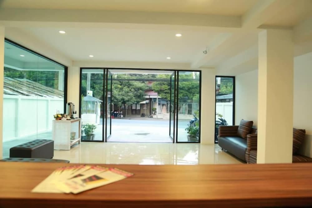 Tikky Place, Reception, photo 2