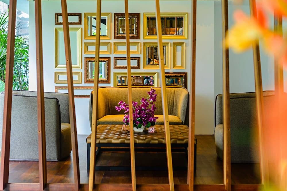 UMA Residence, Lobby sitting area, photo 4