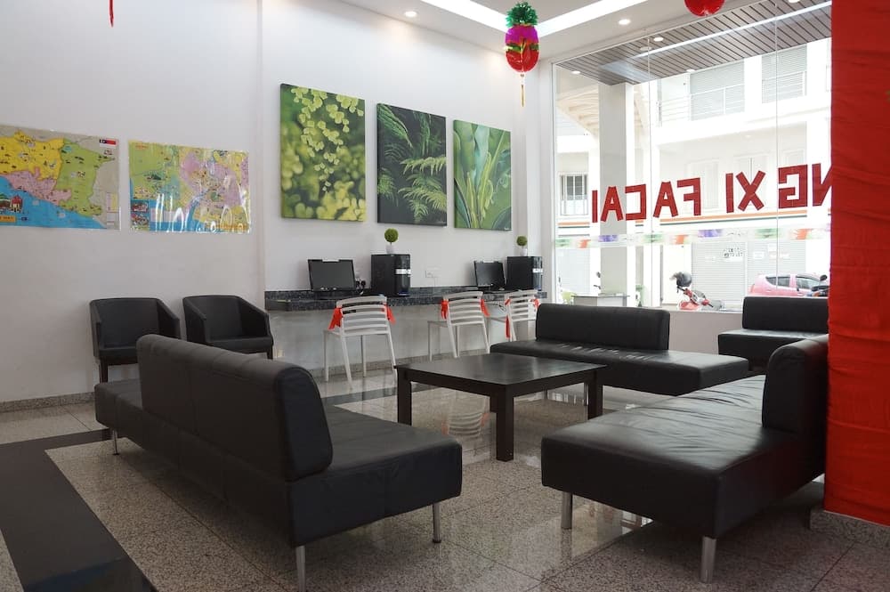 The Explorer, Lobby, photo 3