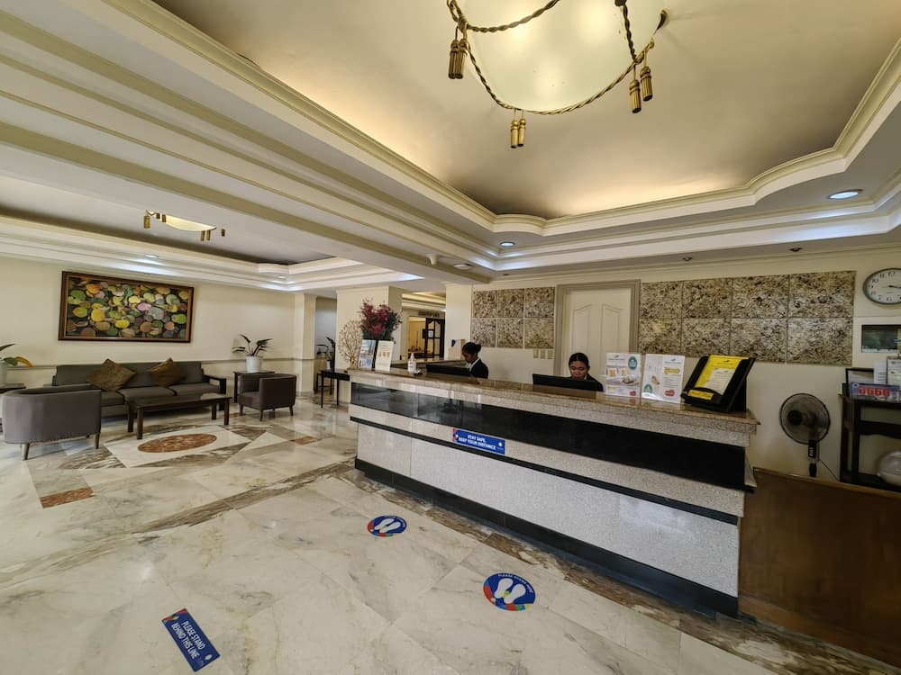 Tagaytay Country Hotel, Interior entrance, photo 2