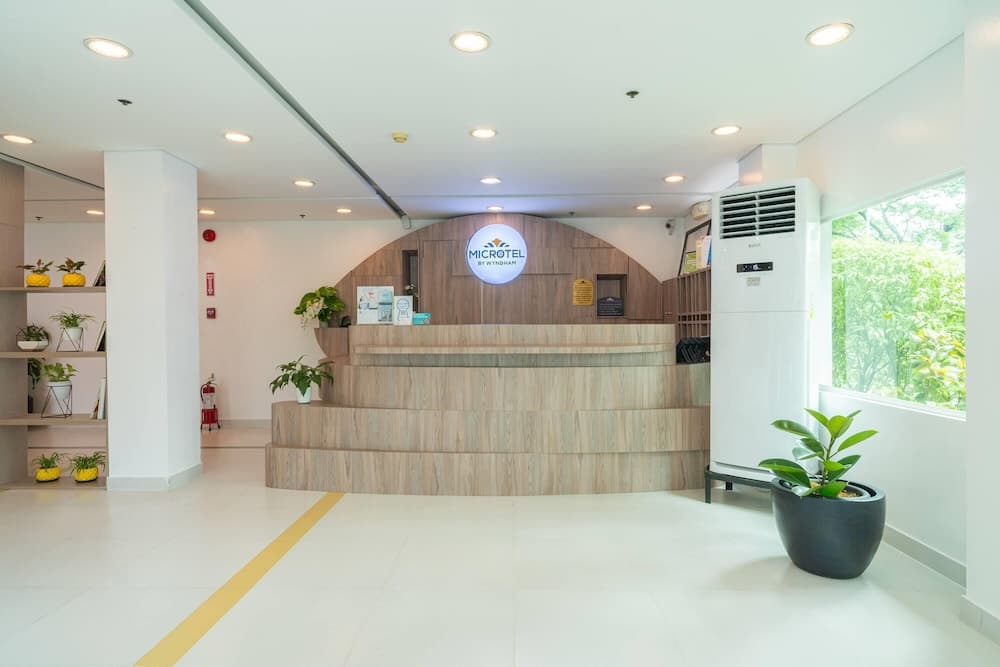 Microtel by Wyndham UP Technohub, Lobby, photo 5