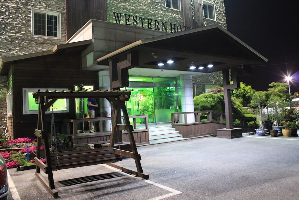 Western Hotel, Primary image, photo 1