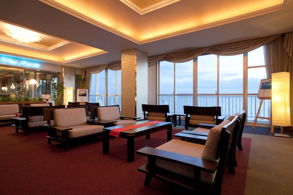 Ginpaso, Lobby sitting area, photo 2