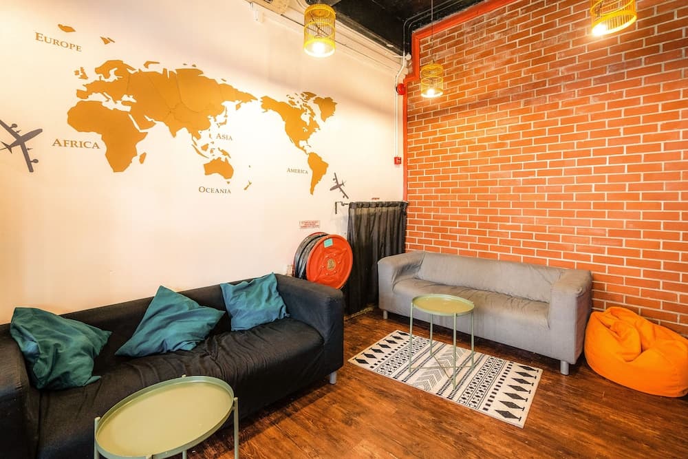S Inn Chinatown - Hostel, Lobby sitting area, photo 4