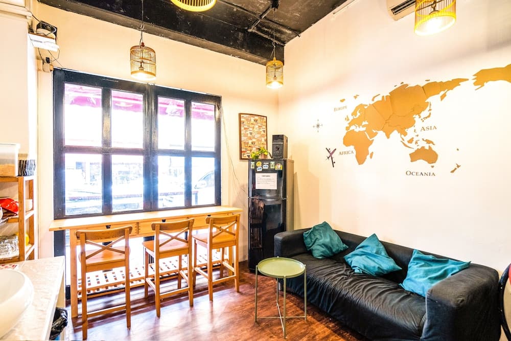 S Inn Chinatown - Hostel, Lobby sitting area, photo 5