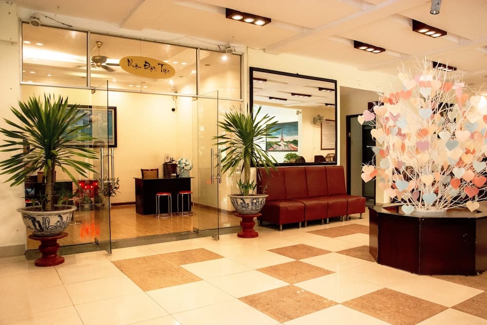 Angella, Reception, photo 3