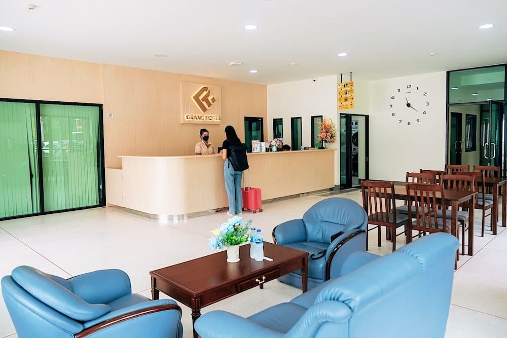 P.T. Grand Hotel 리셉션 사진 3