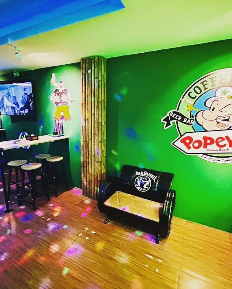Popeyes Hostel Coffeeshop and Beer Bar, Lobby lounge, photo 3