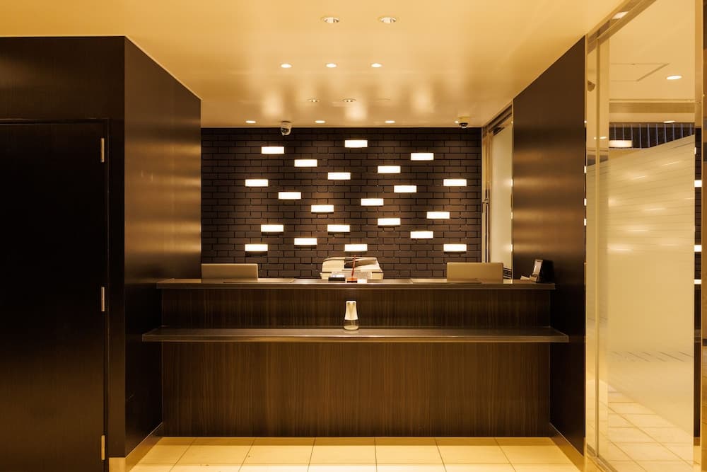 Floral Higashishinsaibashi Hotel 리셉션 사진 4