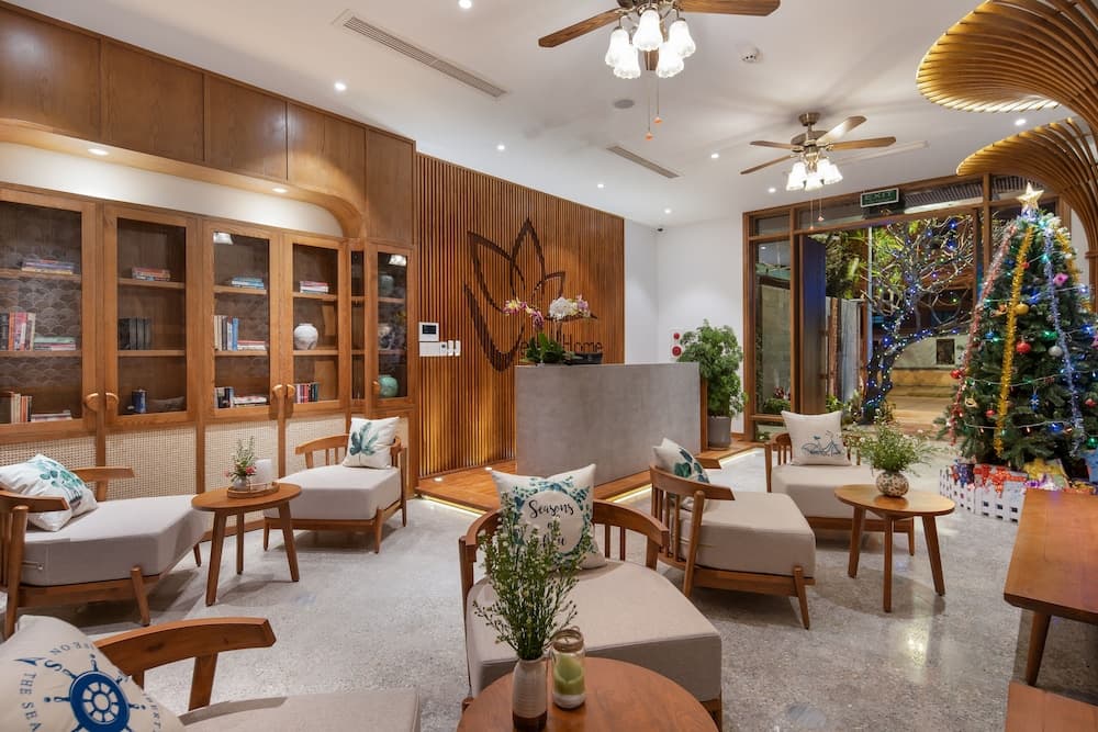 Vernalhome Boutique Danang Hotel, Reception, photo 5
