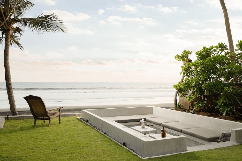 Black Beach Villa - Absolute Beachfront, Primary image, photo 1
