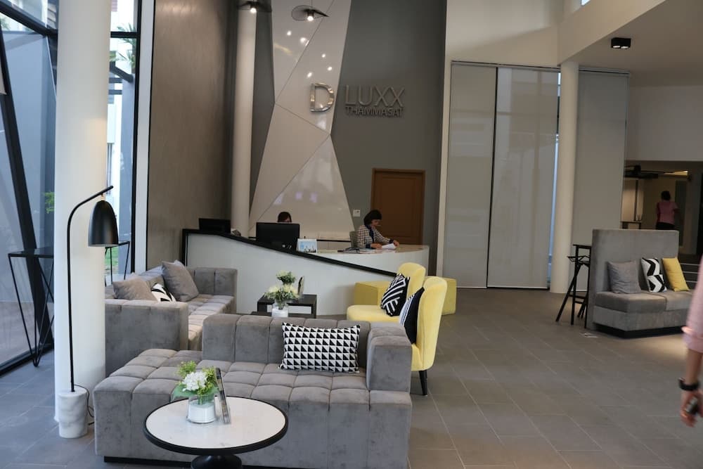 D-Luxx, Reception, photo 1
