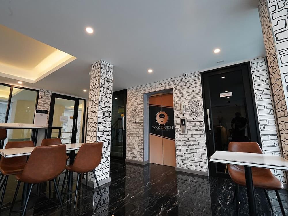 RoomQuest Sukhumvit 36 BTS Thonglor 로비 사진 2