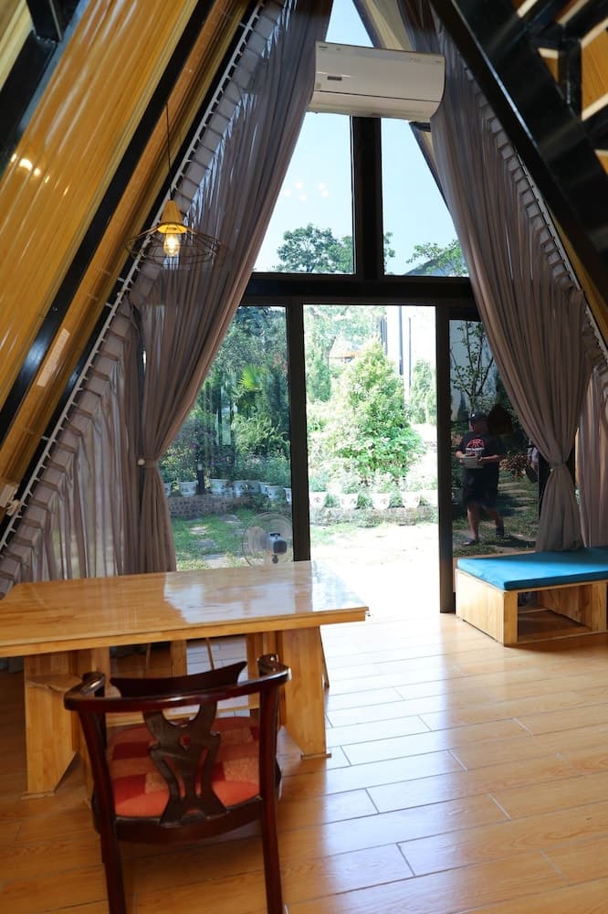 Suha retreat Soc Son 거실 공간 사진 5