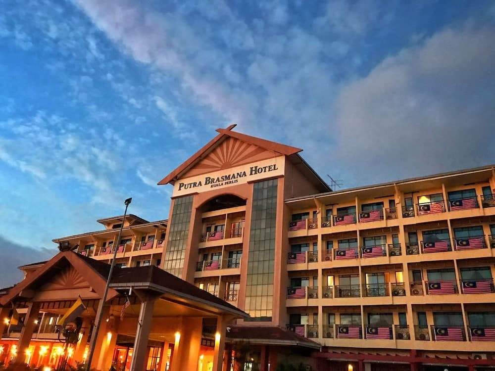 Putra Brasmana Hotel 기본 이미지 사진 1