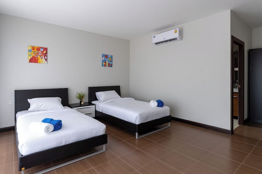 East Villa 4, Room, photo 5