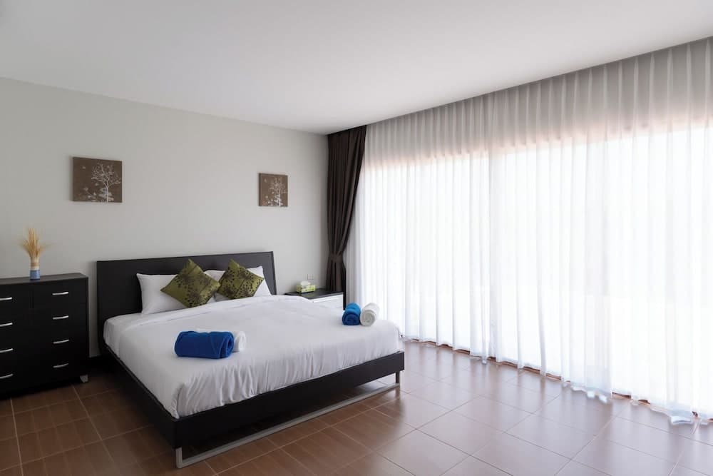 East Villa 4, Room, photo 3
