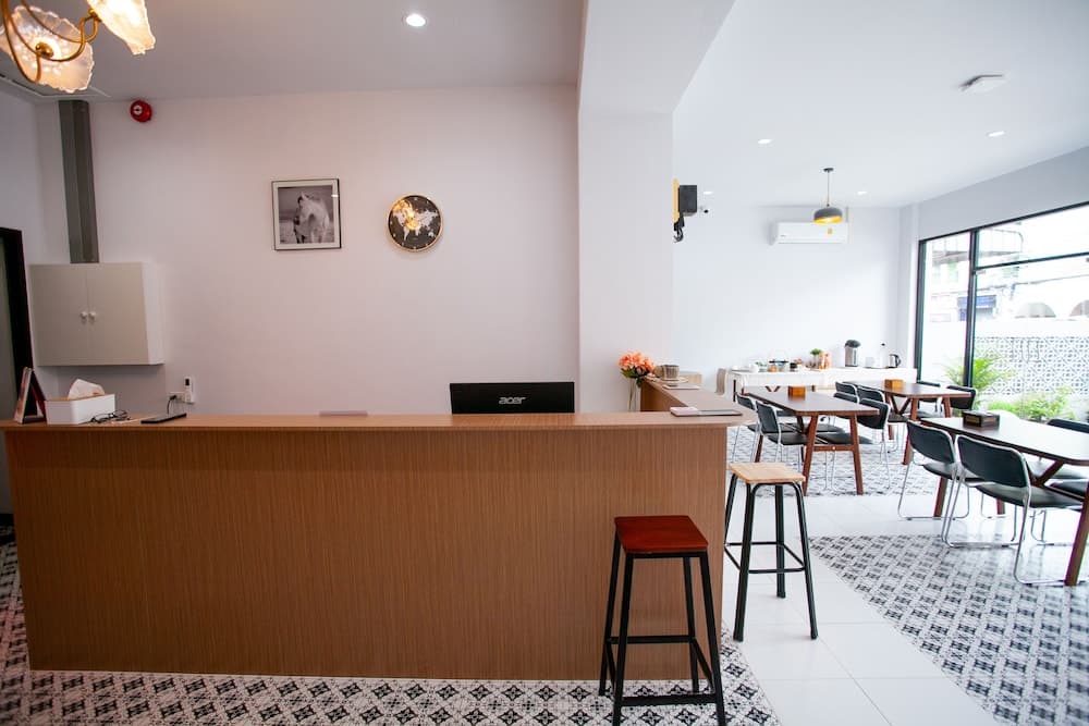 The Brown boutique patong 리셉션 사진 2