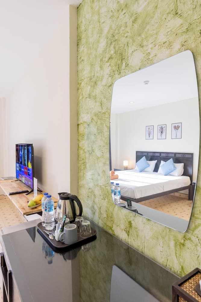 Club 22 Kamala Suites 객실 사진 5